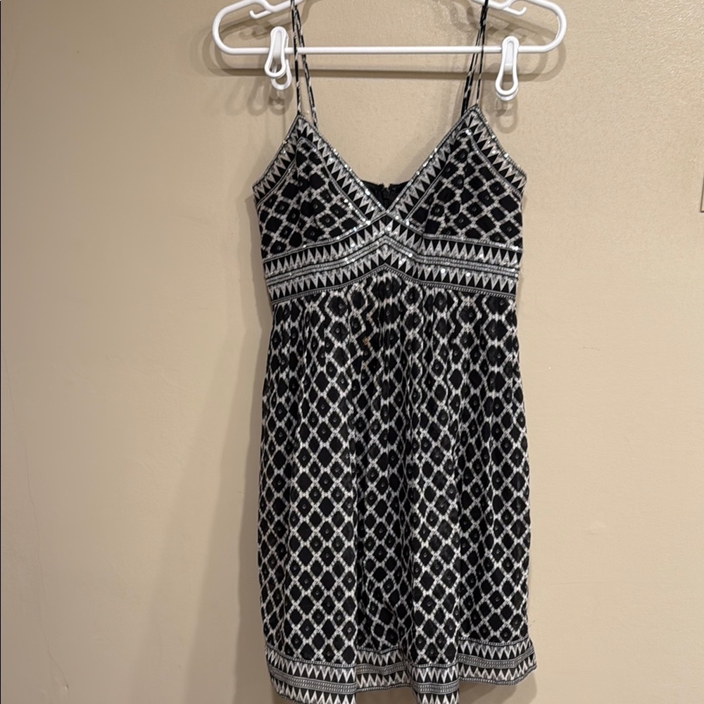 😬SOLD😬Chic Black and White Patterned Dress